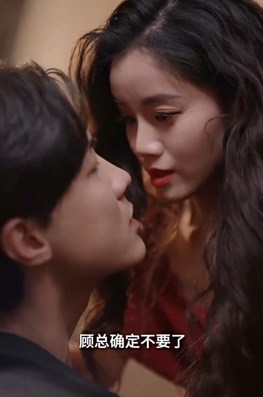 穿成恶毒女配每天被男主惦记 第01集